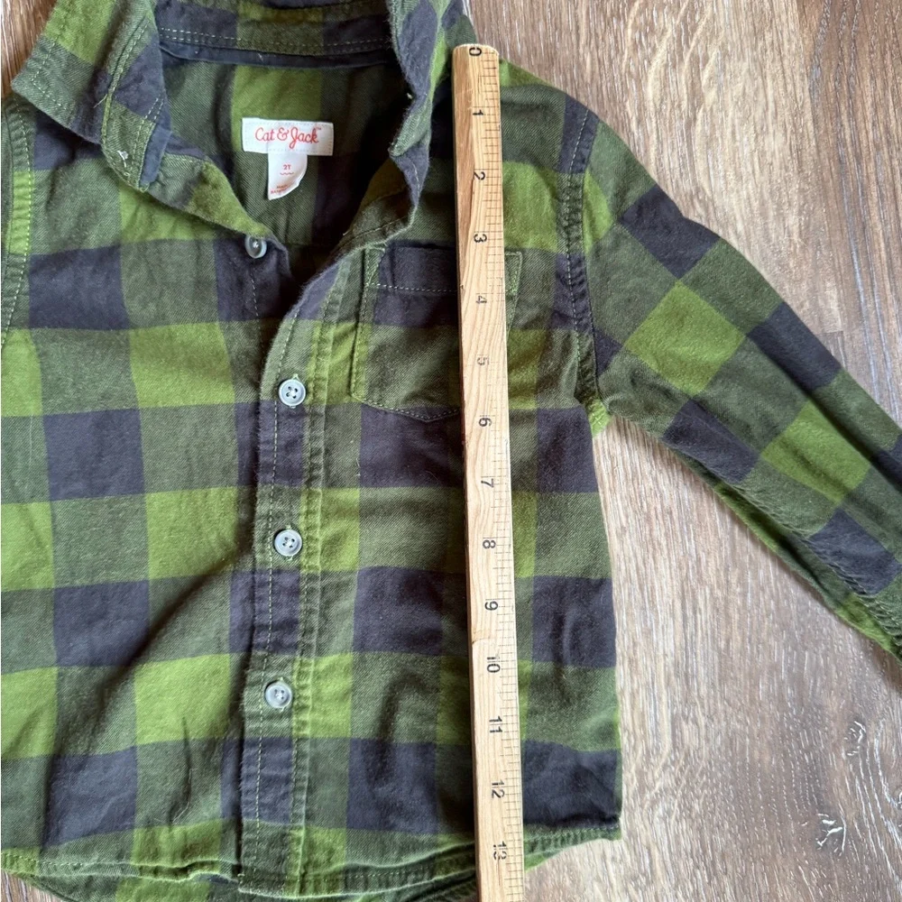 ADORABLE Cat & Jack Dino Sweater and plaid shirt set! 2T in EXCELLENT condition!